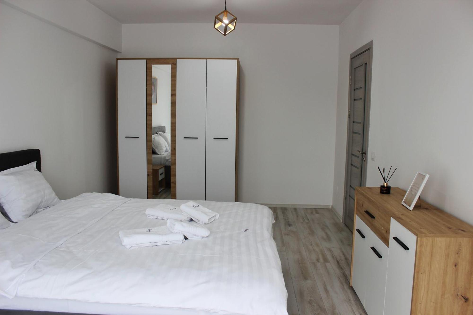 Cozy Apartments In Centre Of Suceava Near Kaufland And University Exterior foto